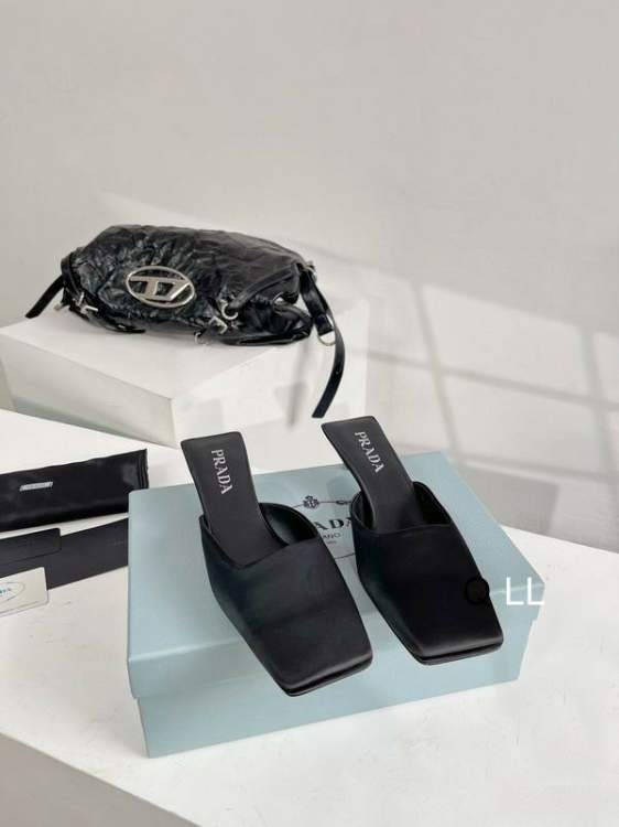 Picture of Prada Shoes _SKUPradasz35-406CLL120119138